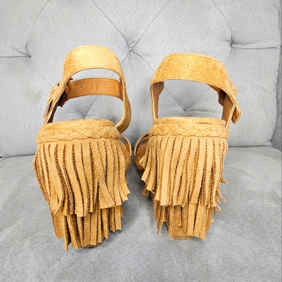 Suede Fringe wedges size 7.5 - Picture 2 of 4